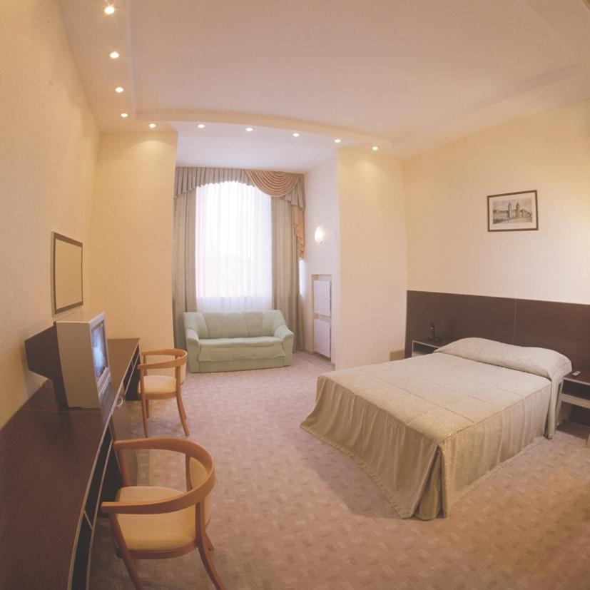 Astoria Hotel Dnipro Zimmer foto